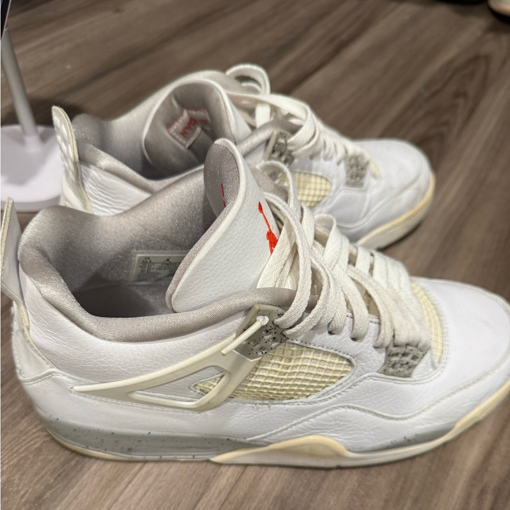 AIR JORDAN 4 RETRO
"WHITE OREO"